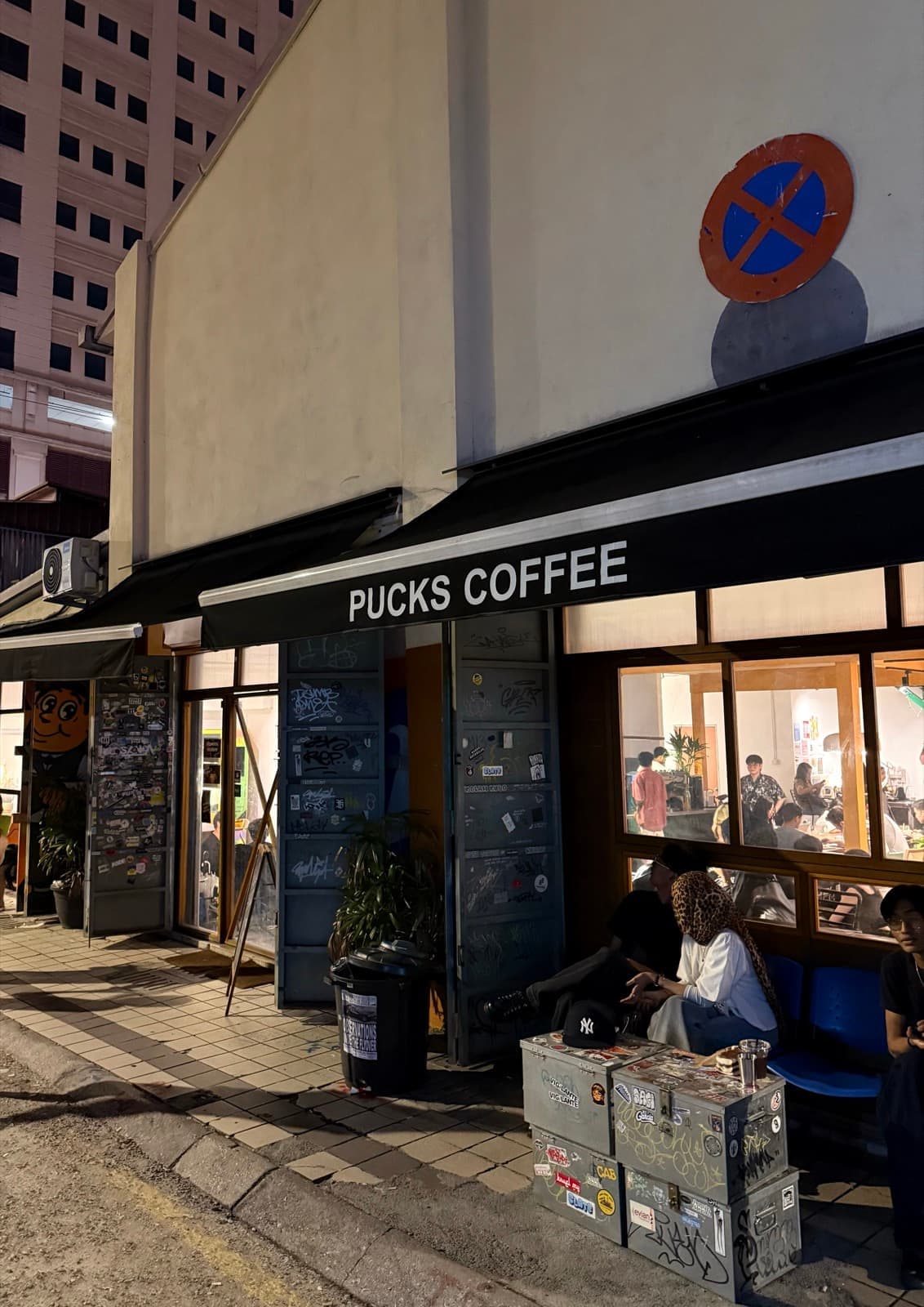 Pucks Coffee
